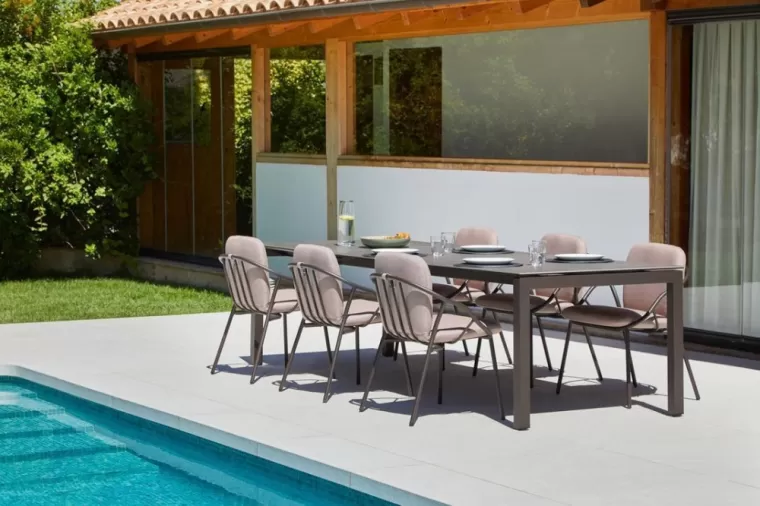 Mise en place de mobilier exterieur à Vierzon, proche de Bourges, Chateauroux et Issoudun, Vierzon, Cuisines et Meubles Patrigeon