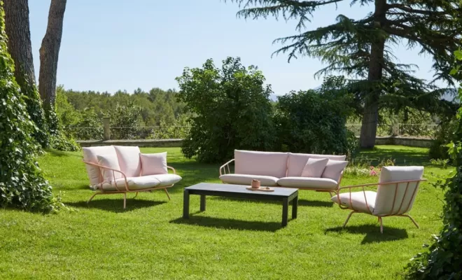 Mise en place de mobilier exterieur à Vierzon, proche de Bourges, Chateauroux et Issoudun, Vierzon, Cuisines et Meubles Patrigeon