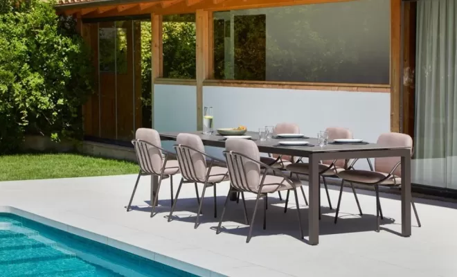 Mise en place de mobilier exterieur à Vierzon, proche de Bourges, Chateauroux et Issoudun, Vierzon, Cuisines et Meubles Patrigeon