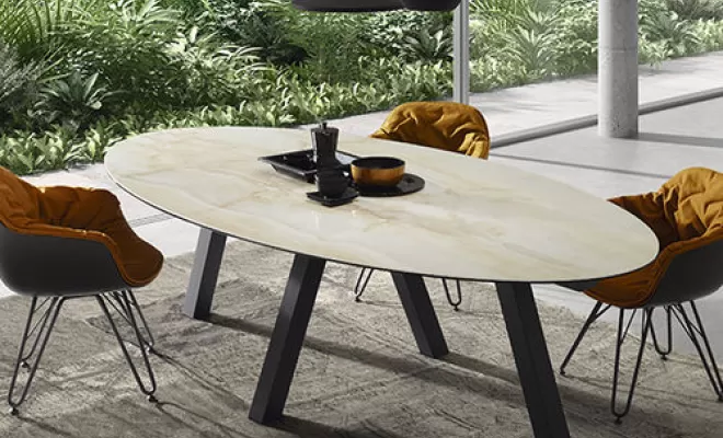Mise en lumière de la table et chaises à Vierzon, proche de Bourges, Issoudun et Châteauroux, Vierzon, Cuisines et Meubles Patrigeon